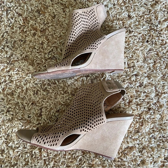 ✨3/$20 Joie Kelley perforated cage peep toe wedges - Picture 5 of 7
